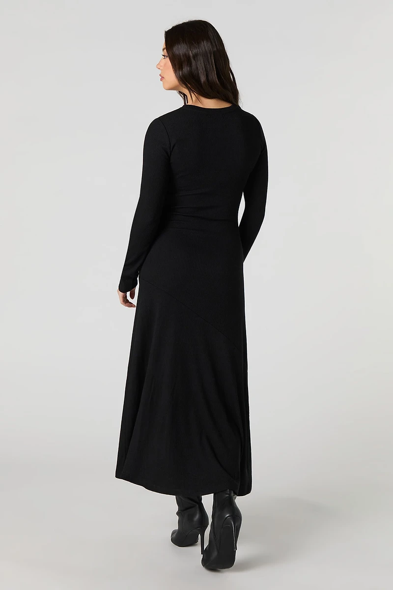 Robe midi asymétrique en tricot côtelé et manche longue