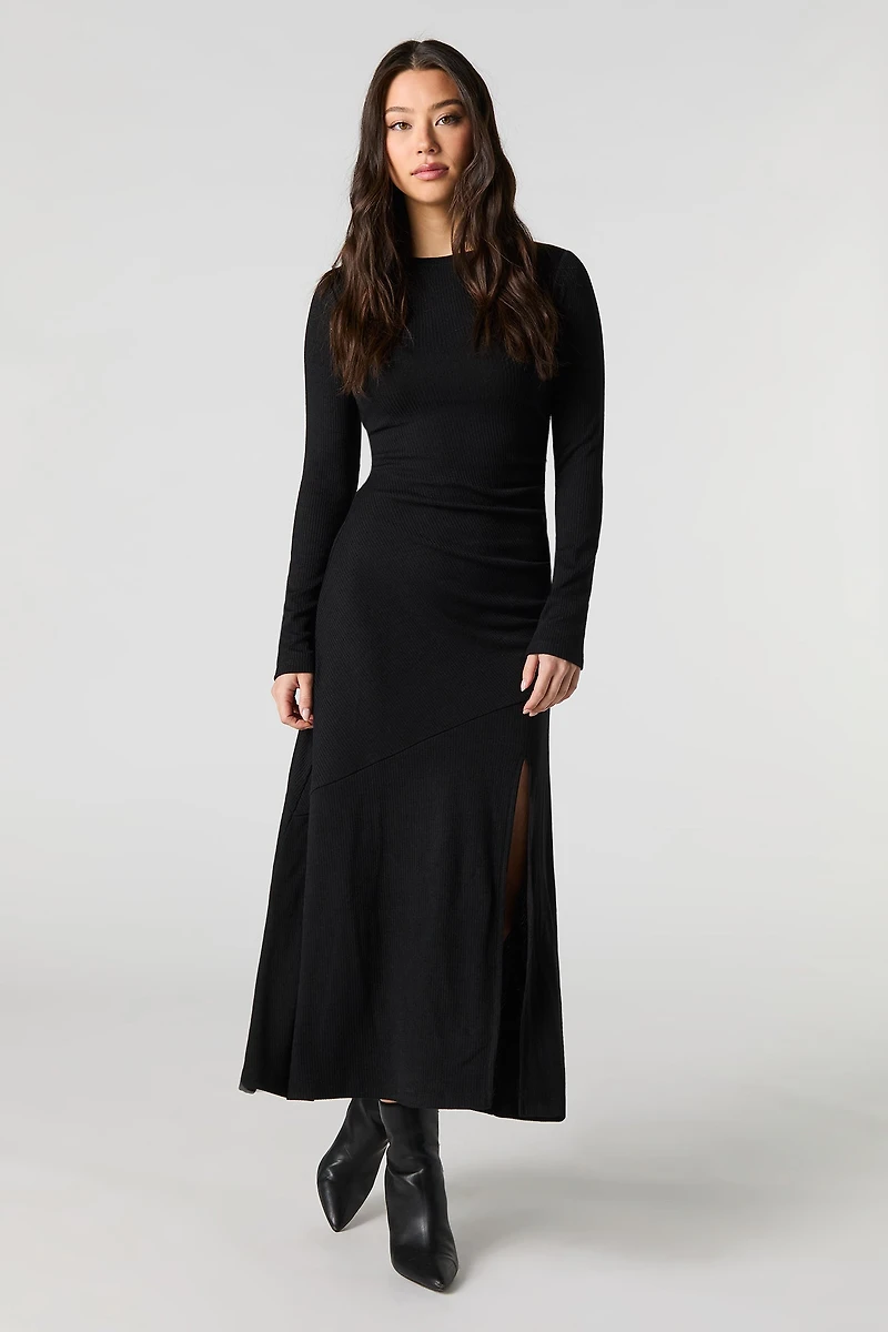 Robe midi asymétrique en tricot côtelé et manche longue