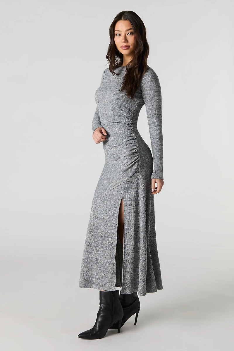 Robe midi asymétrique en tricot côtelé et manche longue