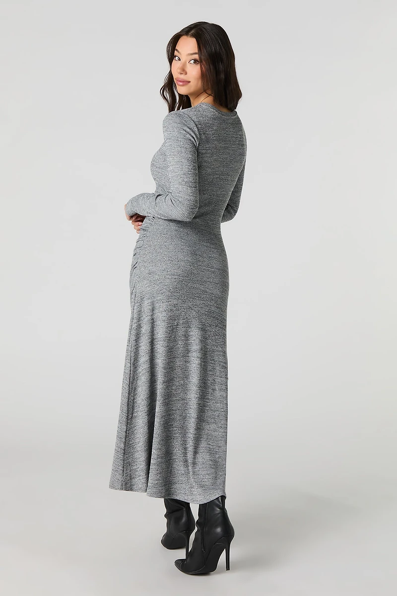 Robe midi asymétrique en tricot côtelé et manche longue