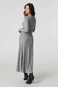 Robe midi asymétrique en tricot côtelé et manche longue