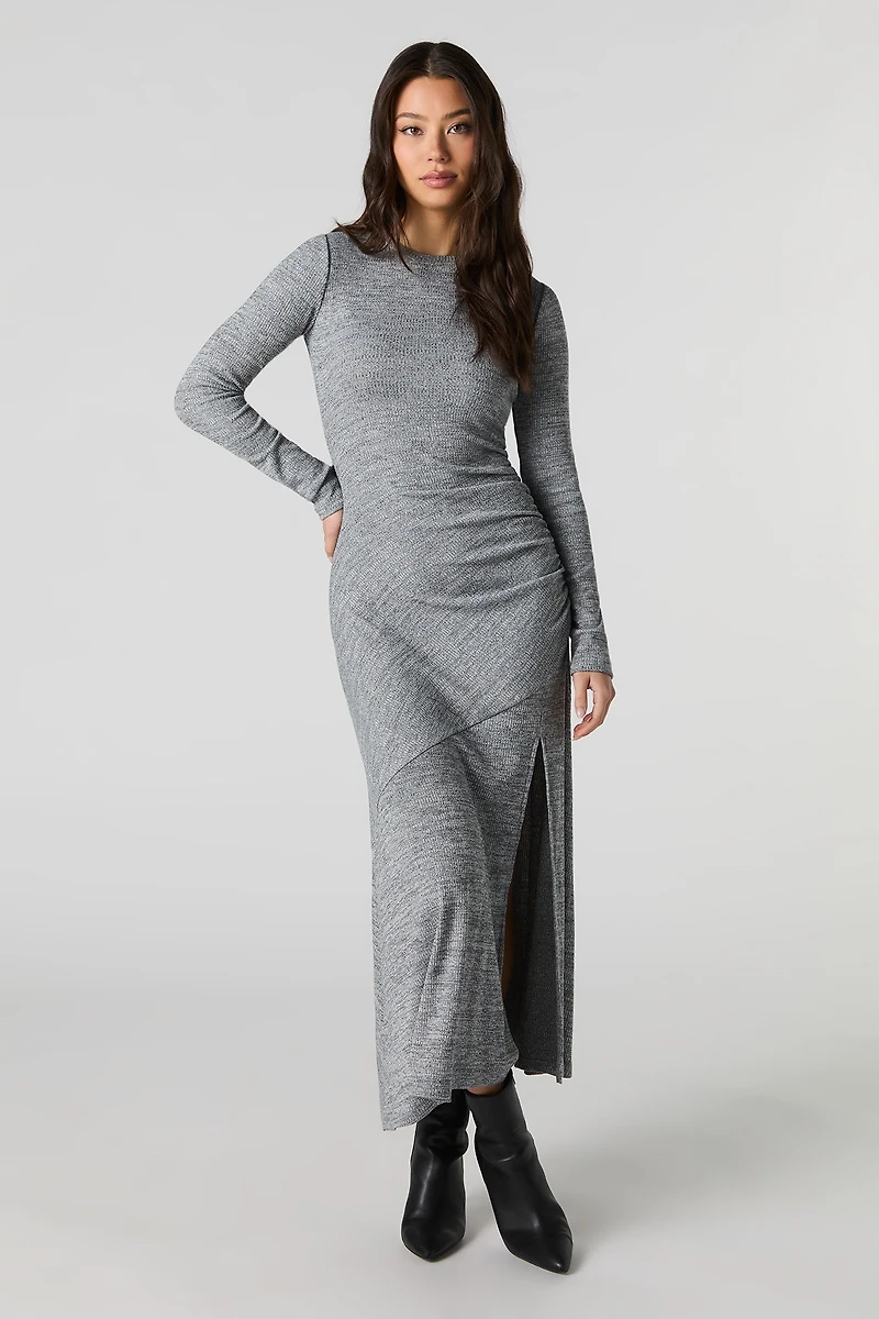 Robe midi asymétrique en tricot côtelé et manche longue