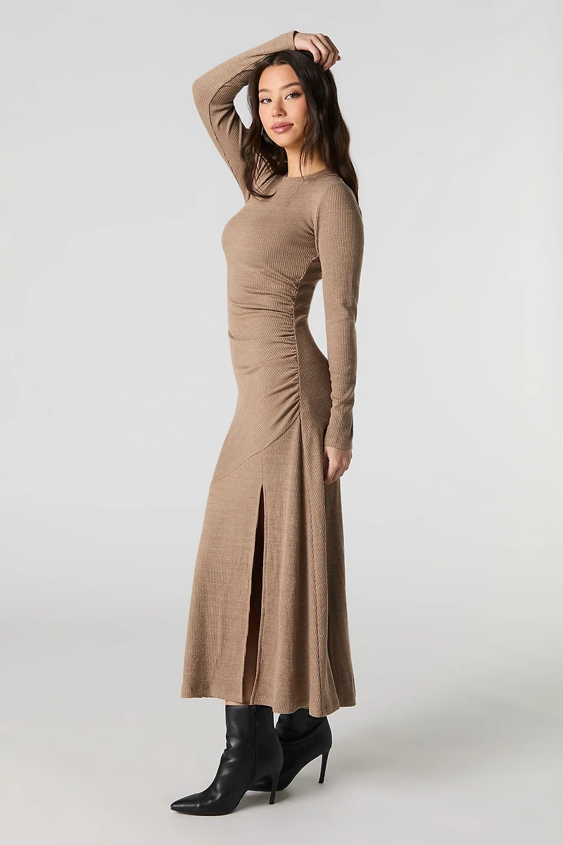 Robe midi asymétrique en tricot côtelé et manche longue