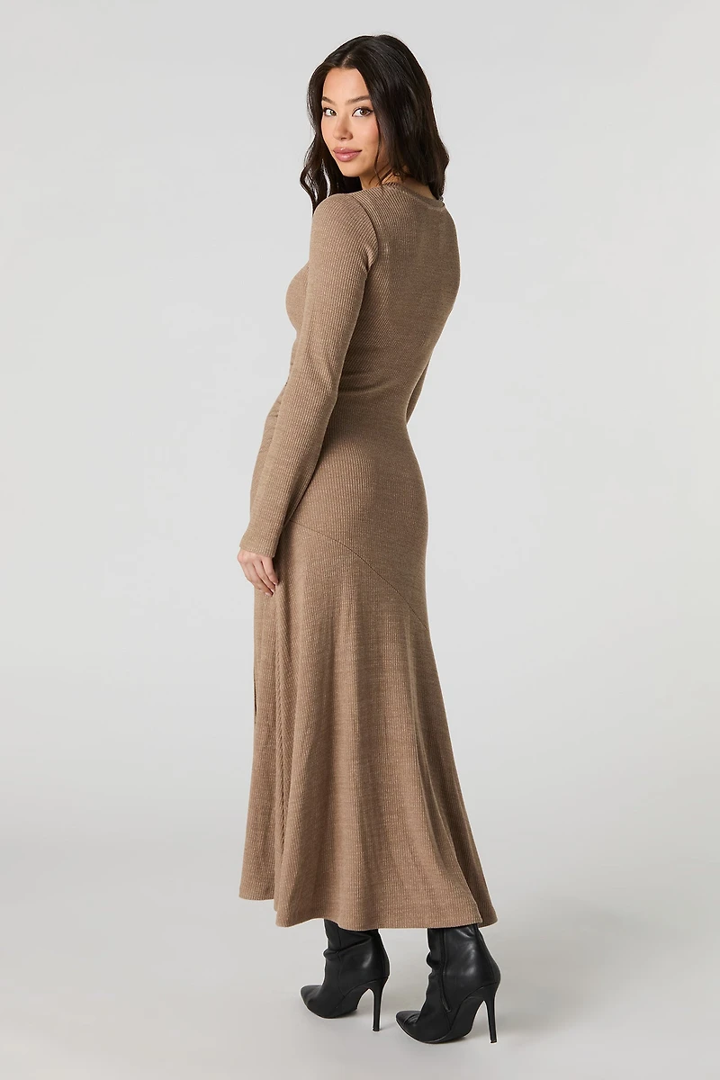 Robe midi asymétrique en tricot côtelé et manche longue