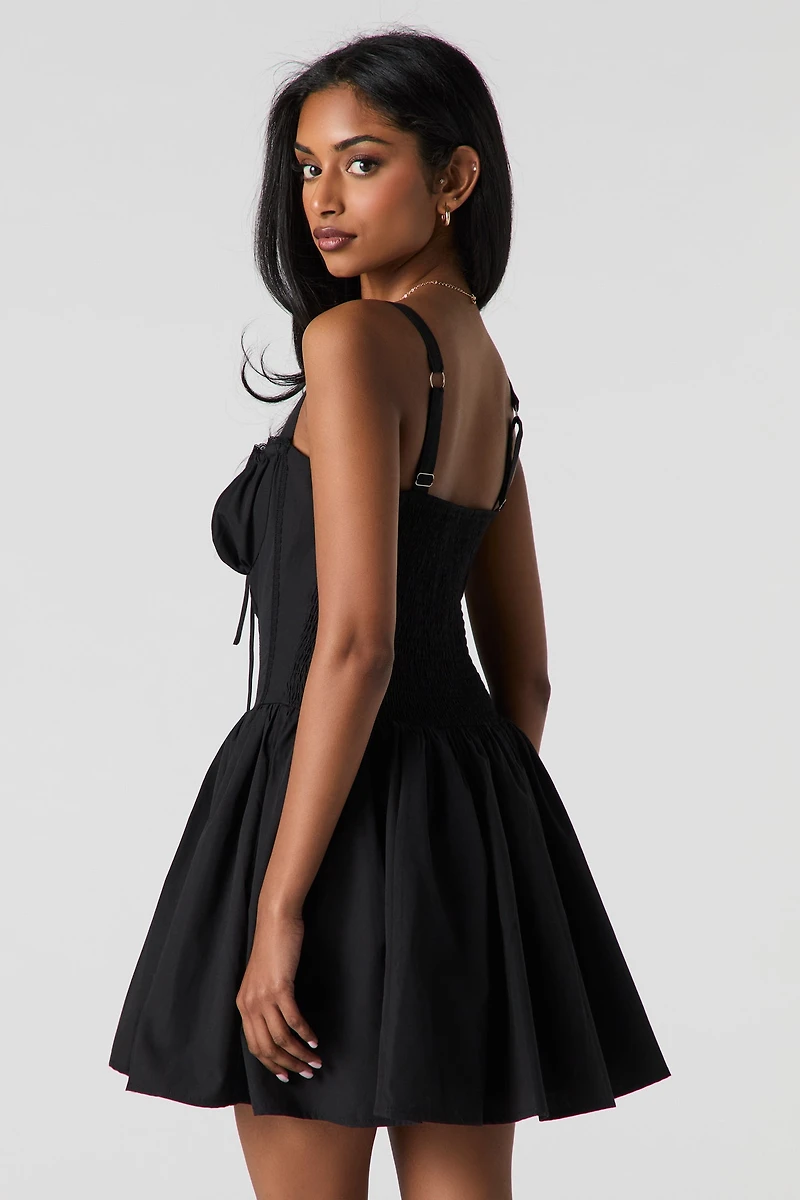 Minirobe corset avec liséré de dentelle