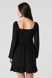 Minirobe plissée à encolure carrée et manche longue