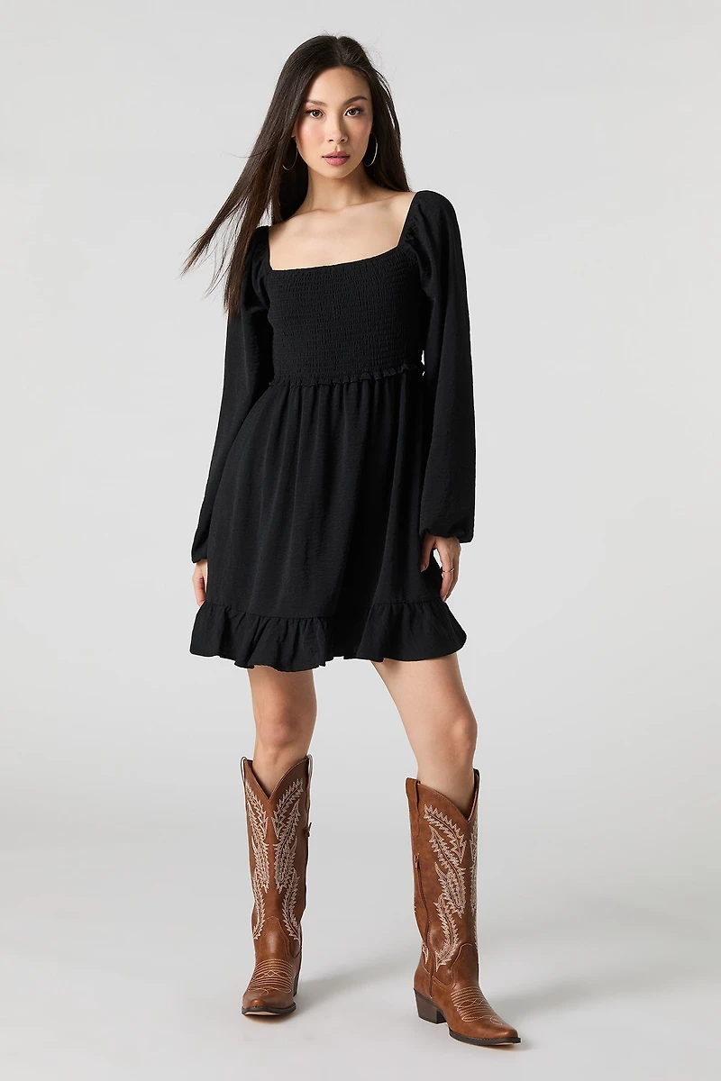 Minirobe plissée à encolure carrée et manche longue