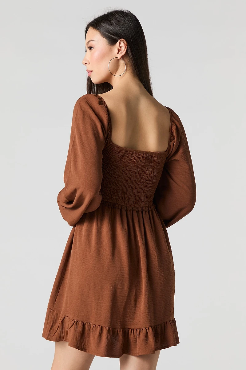 Minirobe plissée à encolure carrée et manche longue