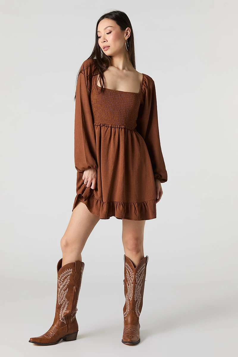 Minirobe plissée à encolure carrée et manche longue