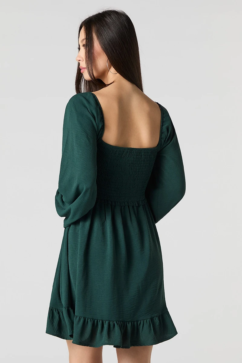 Minirobe plissée à encolure carrée et manche longue
