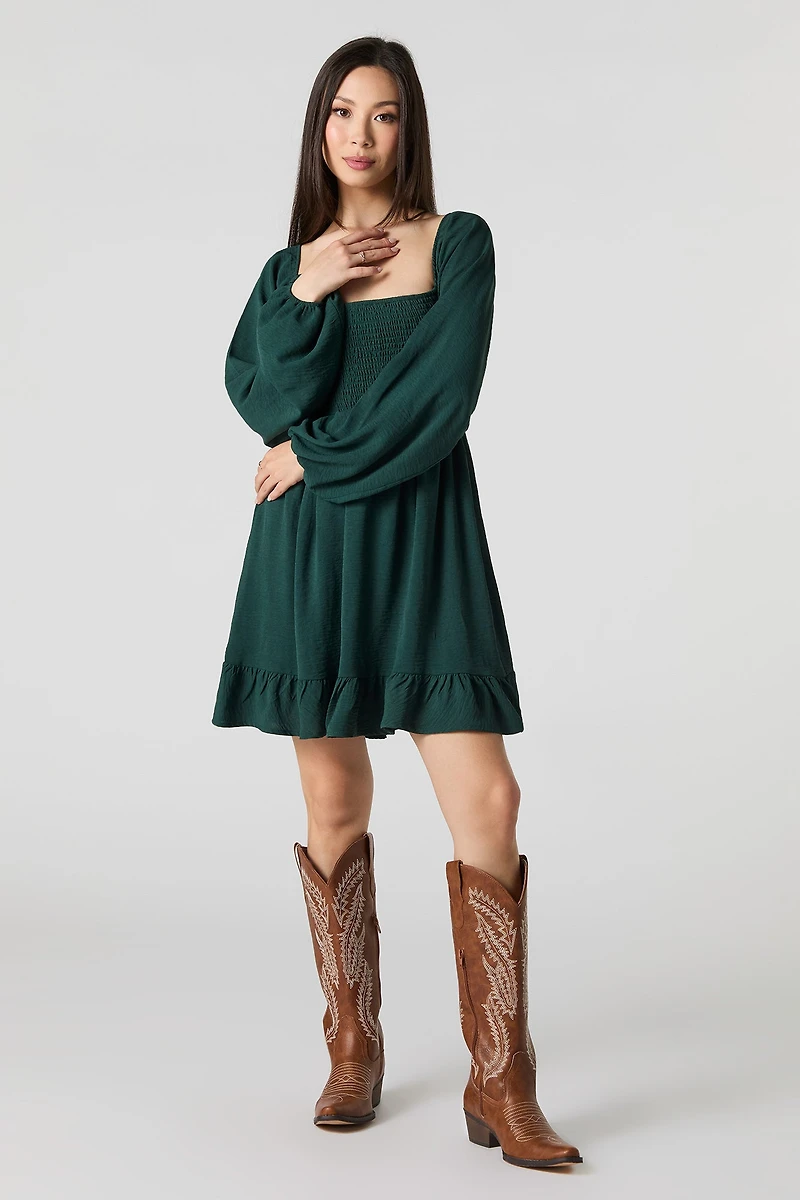 Minirobe plissée à encolure carrée et manche longue