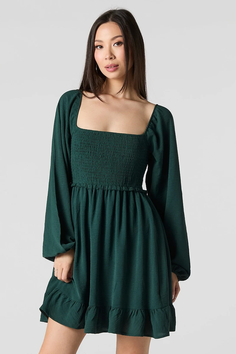 Minirobe plissée à encolure carrée et manche longue