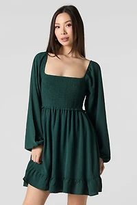 Minirobe plissée à encolure carrée et manche longue