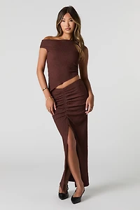 Haut asymétrique texturé à épaule dégagée