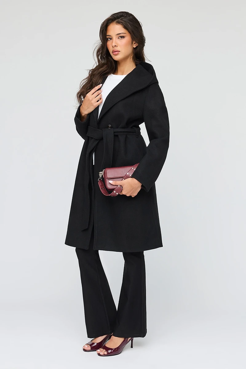 Manteau à capuchon en simililaine avec ceinture