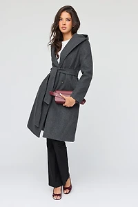 Manteau à capuchon en simililaine avec ceinture