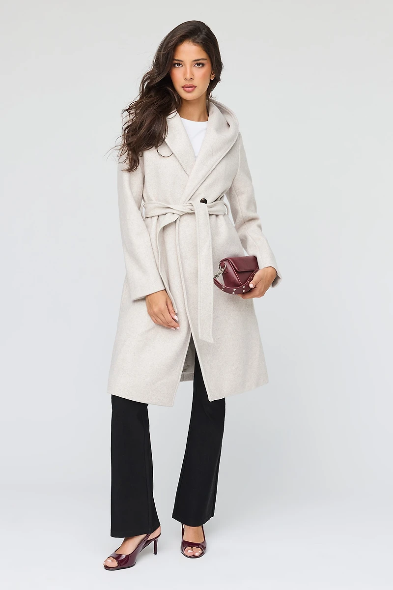 Manteau à capuchon en simililaine avec ceinture
