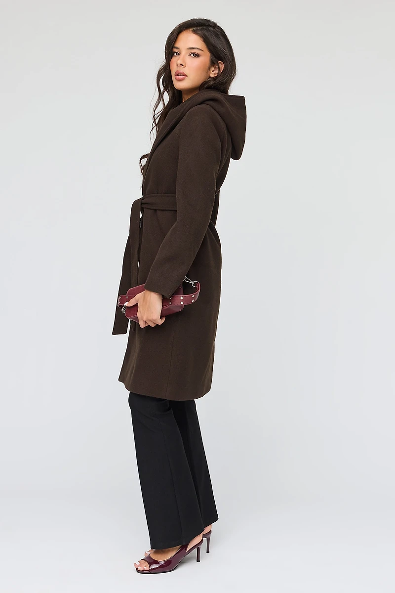 Manteau à capuchon en simililaine avec ceinture