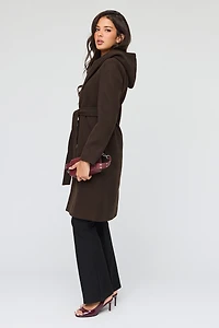 Manteau à capuchon en simililaine avec ceinture