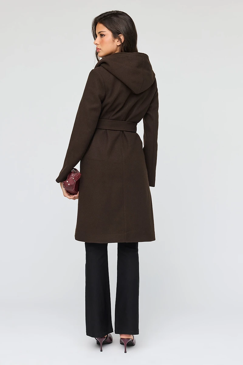 Manteau à capuchon en simililaine avec ceinture