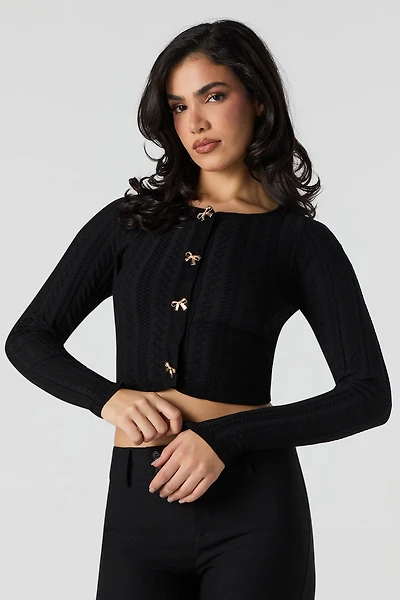 Chandail boutonné en tricot de pointelle avec boucle