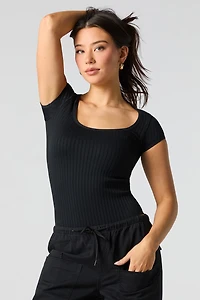 Maillot en tricot côtelé avec encolure dégagée