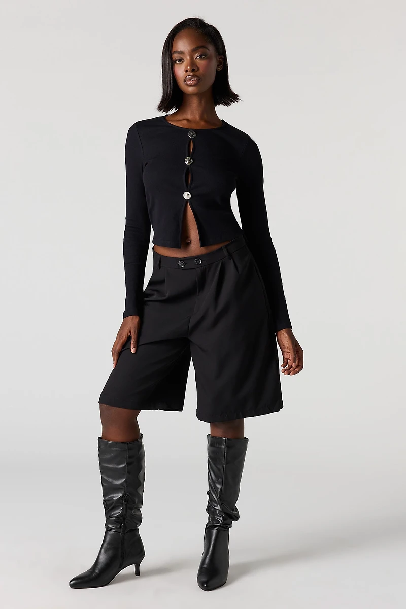 Haut côtelé avec boutons métallisés à manches longues