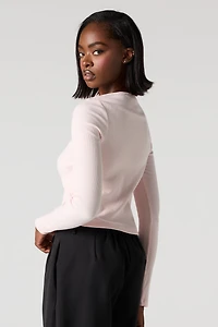 Haut côtelé avec boutons métallisés à manches longues