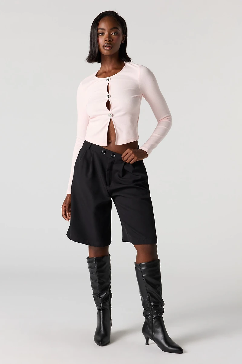 Haut côtelé avec boutons métallisés à manches longues