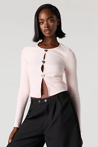 Haut côtelé avec boutons métallisés à manches longues