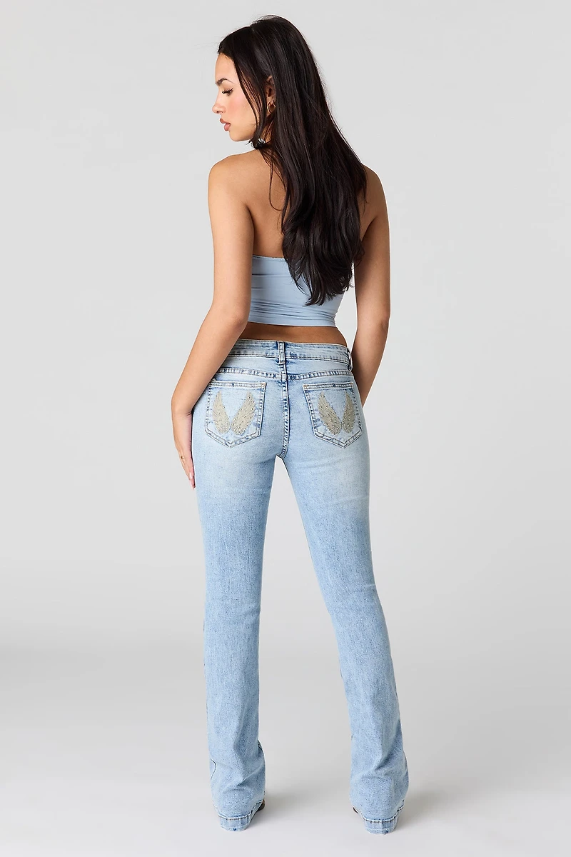 Jean extensible à jambe évasée et taille basse avec poches motif brodé