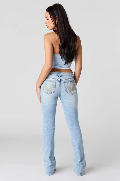 Jean extensible à jambe évasée et taille basse avec poches motif brodé