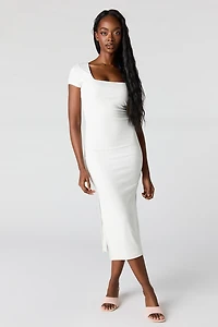 Robe midi moulante côtelée à encolure carrée