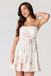 Minirobe volantée sans soutien-gorge avec attache au dos