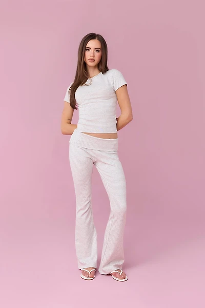 Pantalon à jambe évasée et taille pliée