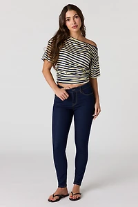 Jean ajusté extensible à taille haute
