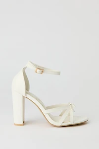 Chaussures à talon haut avec courroie et boucle la cheville