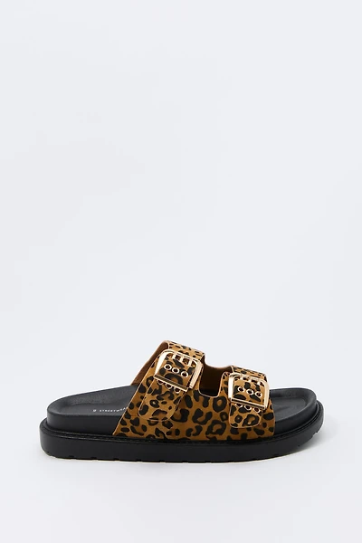 Sandales avec boucles et oeillets