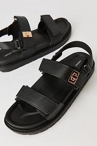 Sandales en similicuir à semelle plate