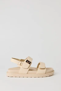 Sandales en similicuir à semelle plate