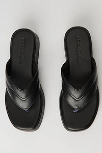 Sandales à talon compensé avec bride