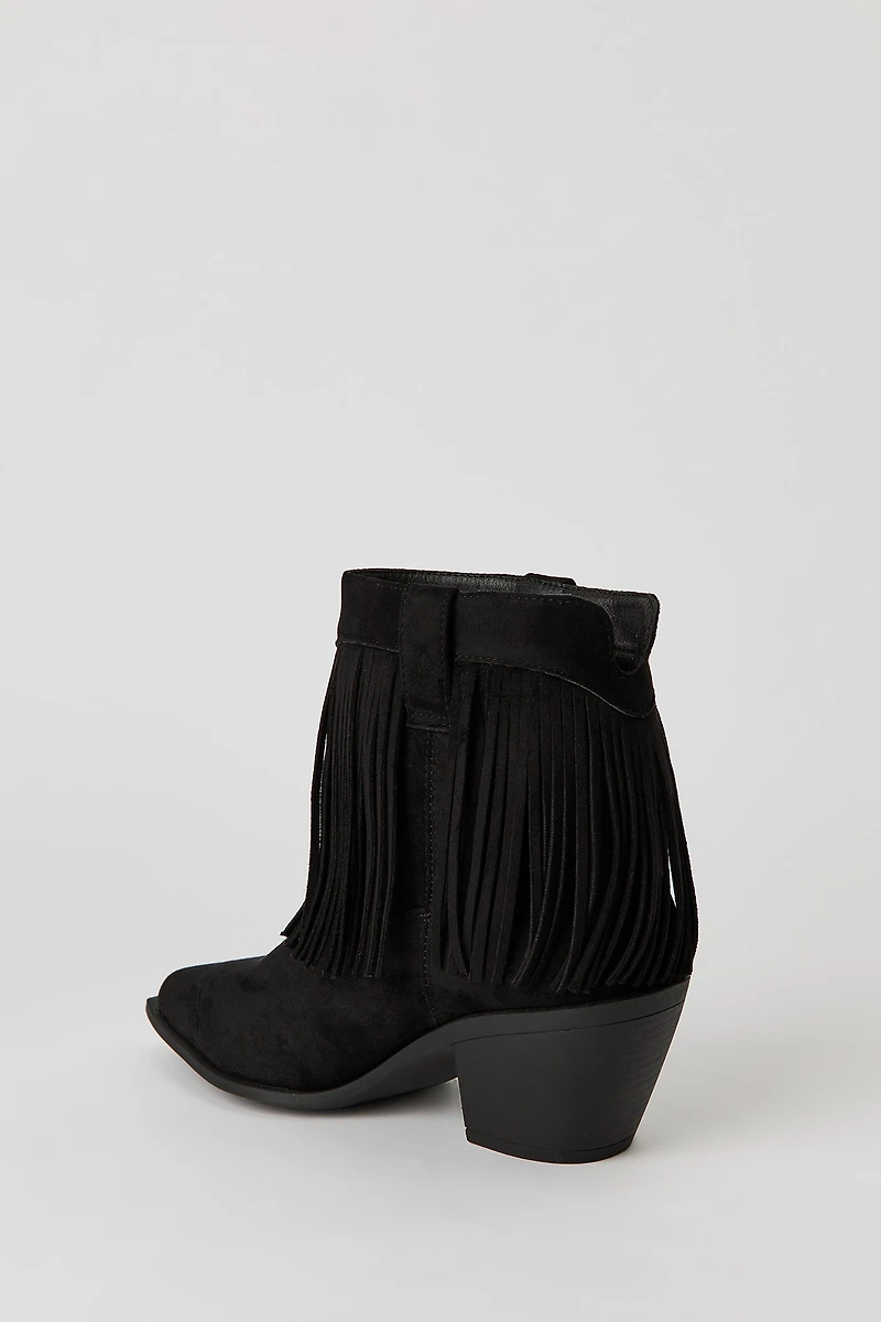 Bottes de cow-boy aux chevilles avec franges