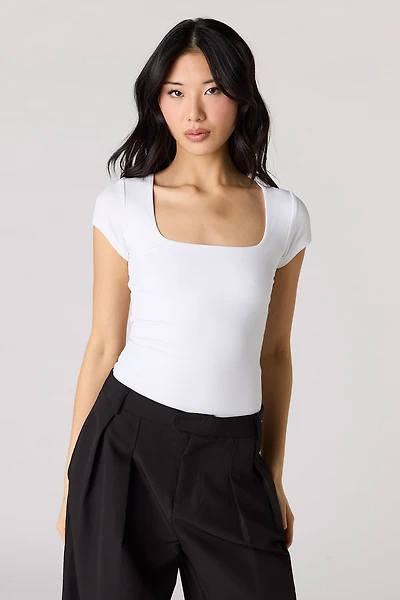 Maillot Contour côtelé à encolure carrée et manche courte