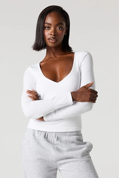 Haut profilé à manches longues avec encolure en V classique