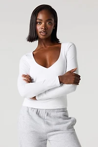 Haut profilé à manches longues avec encolure en V classique