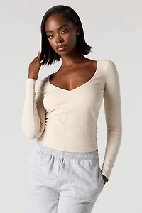 Haut profilé à manches longues avec encolure en V classique