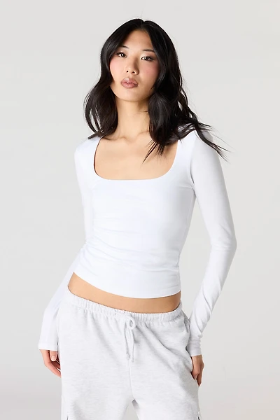 Haut profilé doux à manches longues avec encolure carrée