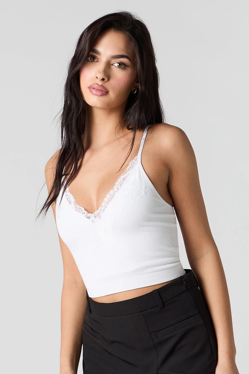 Camisole écourtée sans couture en dentelle à bonnets intégrés