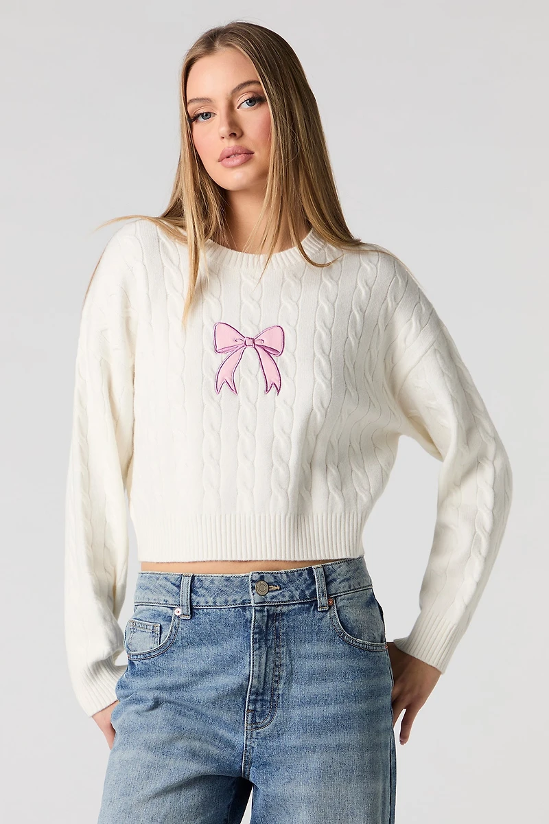 Chandail en tricot torsadé avec motif brodé