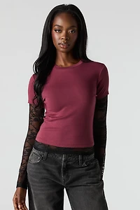 Haut à manches longues en dentelle et t-shirt superposés